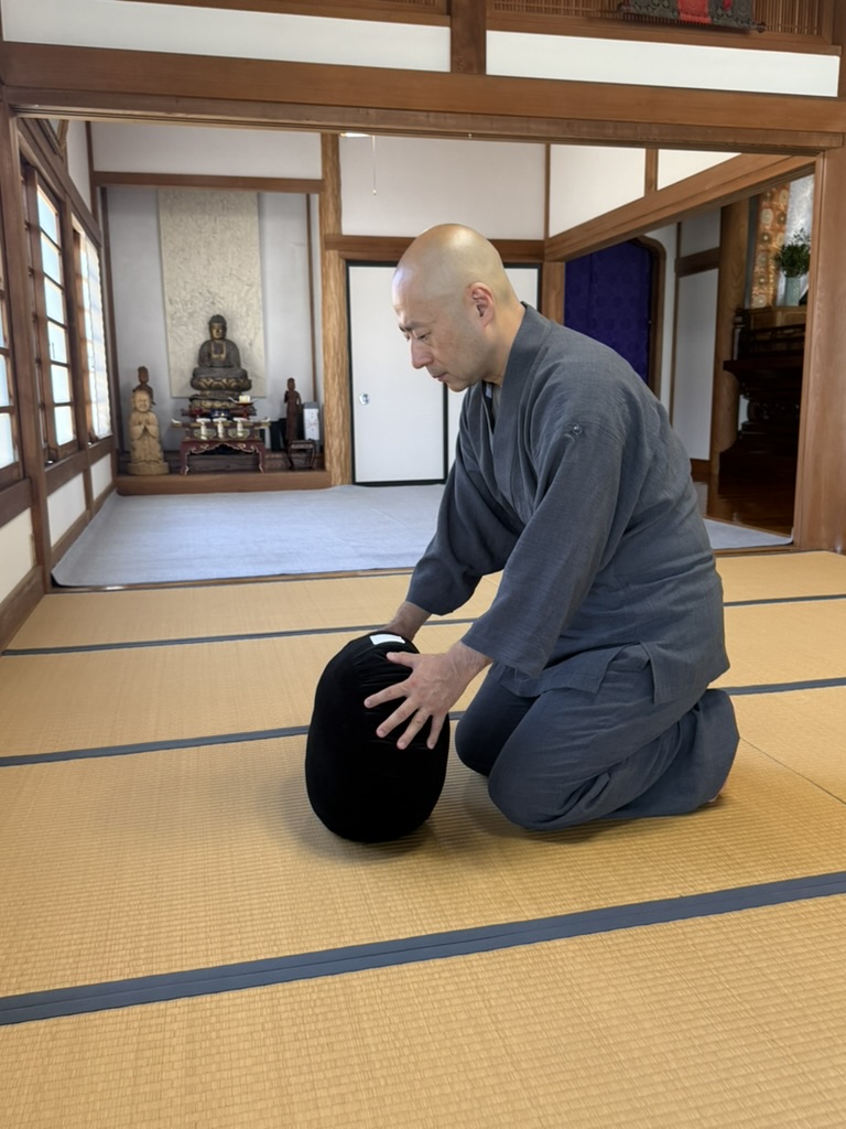 Restoring the zafu cushion after zazen
