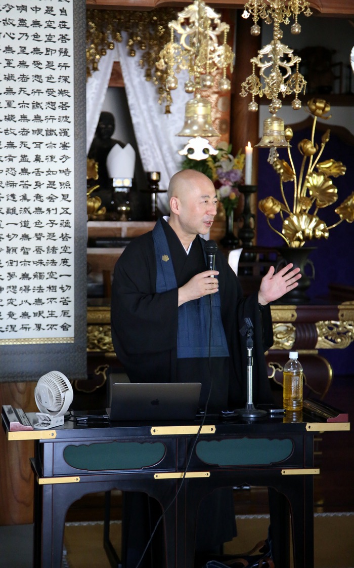 Dharma talk by the Chief Priest of Komyoji Temple