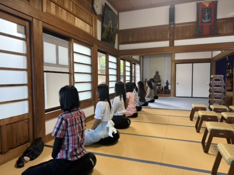 Zen meditation at Susono Komyoji Temple