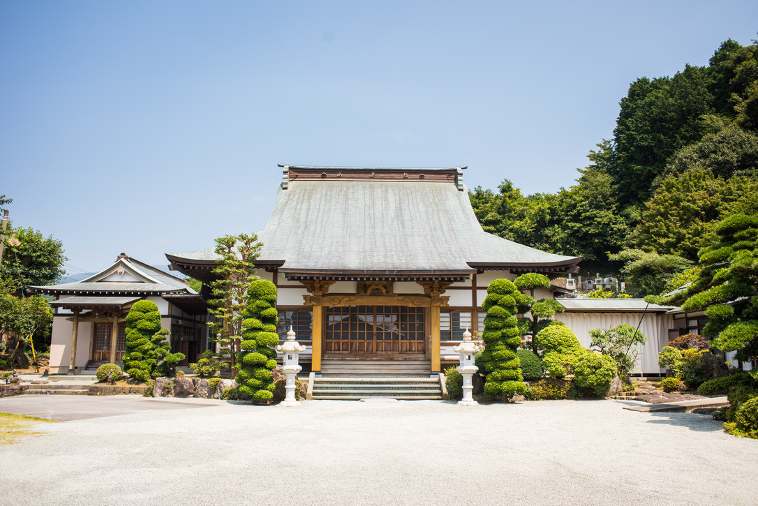 樹木葬を管理し供養を続ける光明寺本堂